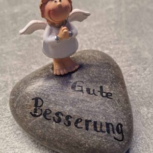 Hellgrauer Stein mit weißem Engel und Spruch Gute Besserung - weißer Schutzengel