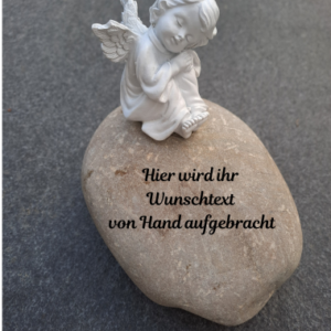 Gedenkstein beigegrau mit Engel und Wunschtext, Schrift ist nur als Beispieltext aufgebracht