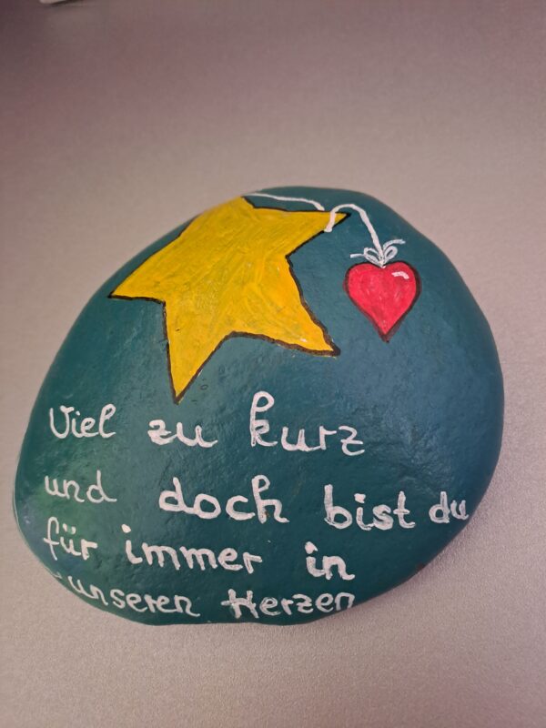 Sternenkinder Gedenkstein „Viel zu kurz“ – Bild 4