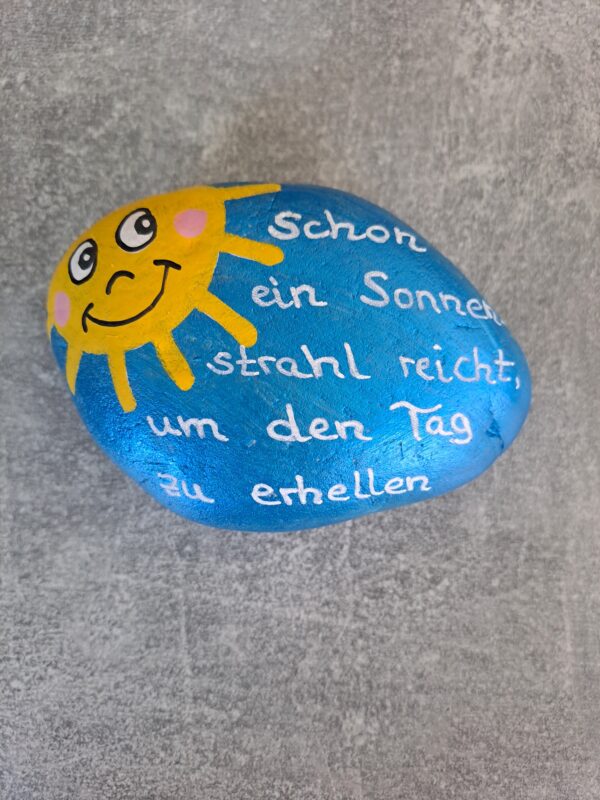Sonnenstrahlen Spruchstein mit dem Spruch Schon ein Sonnenstrahl reicht, um den Tag zu erhellen