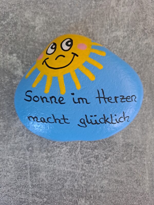 Sonnenstrahlen Spruchstein mit dem Text Sonne im Herzen macht glücklich