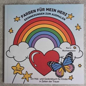 Malbuch Farben für mein Herz Coverbild mit Regenbogen, Wolken, Herz, Schmetterling und kleinen Sternen