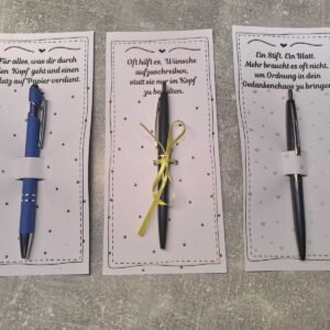 Stift-Geschenke zum Ausdrucken: Drei Sprüche auf einer Vorlage, schnell gedruckt, ausgeschnitten und ideal als kleine Aufmerksamkeit. hier auf weißem Papier