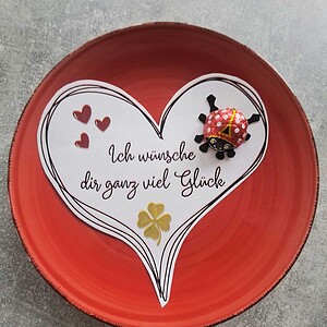 ausgeschnittenes Herz mit Spruch Ich wünsche dir ganz viel Glück